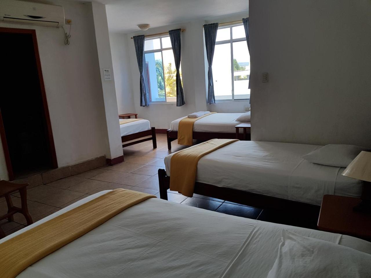 Gloria - Galapagos Inn 푸에르토아요라 외부 사진