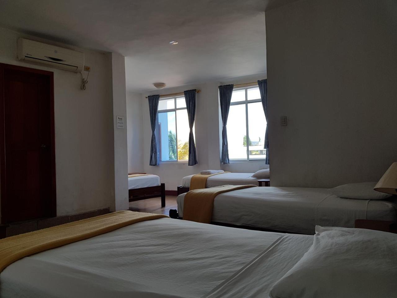 Gloria - Galapagos Inn 푸에르토아요라 외부 사진